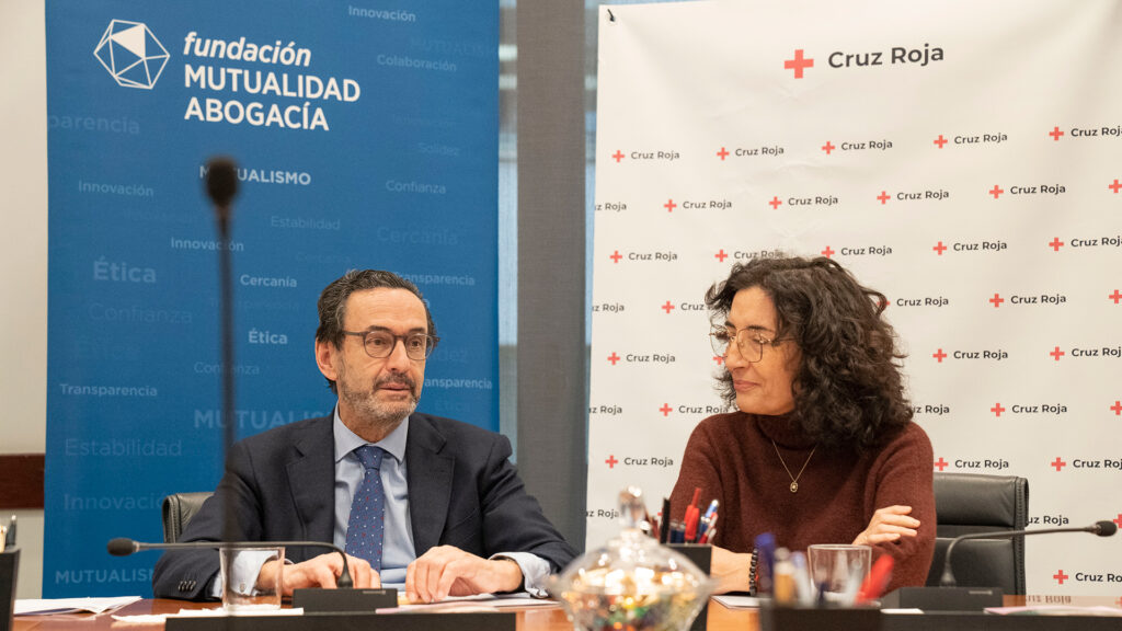 Fundación Mutualidad Abogacía y Cruz Roja Española renuevan alianza para combatir la desigualdad en personas mayores e infancia