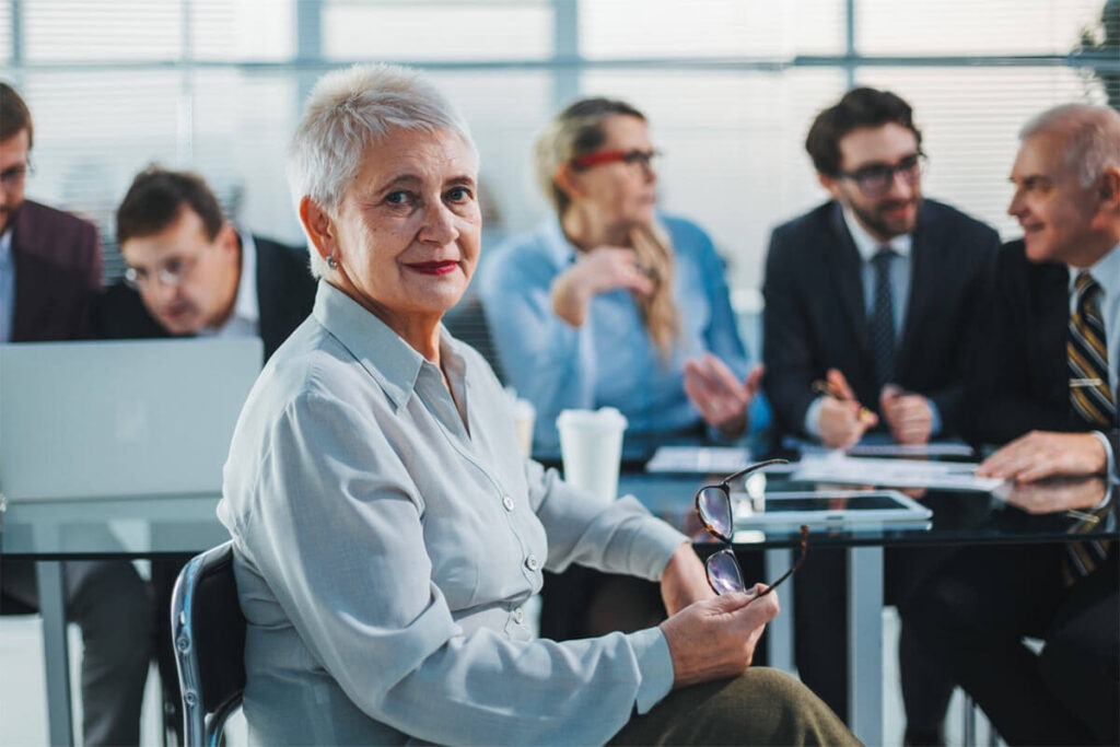 Gestiona tu plantilla con inteligencia: cómo retener el talento que importa sin sesgos de edad